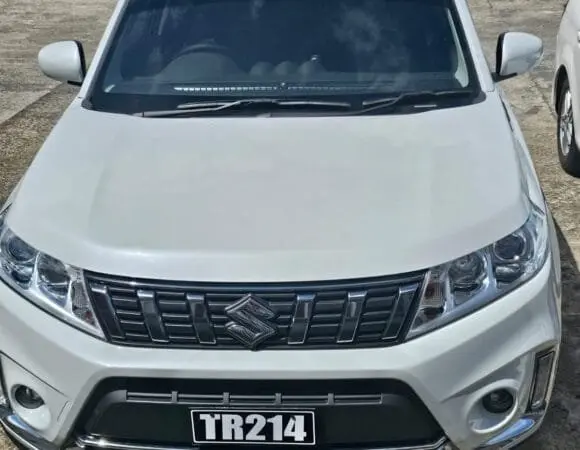 Front view of a Suzuki SUV in the EZ Deal fleet