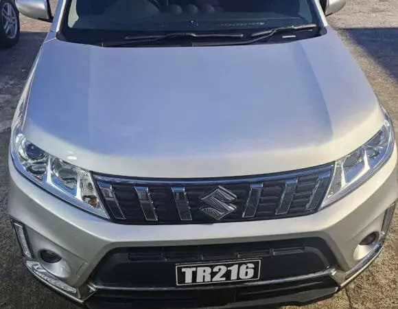 Front view of another Suzuki SUV in the EZ Deal fleet